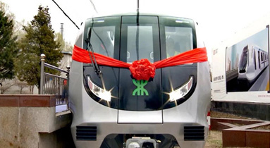 The red wave button escorts Shenzhen&#39;s first driverless subway train